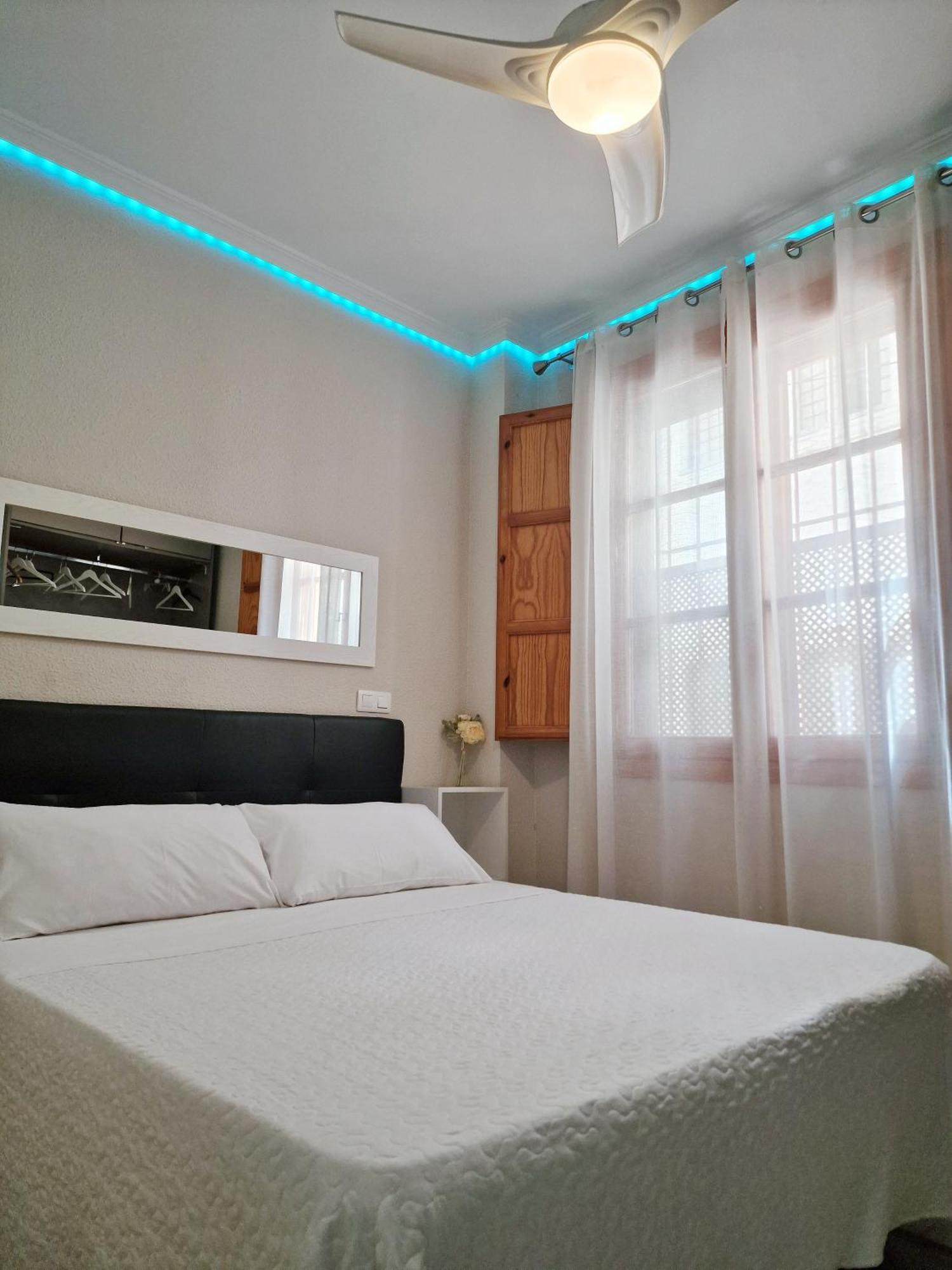 Apartamento Completo Plaza De Las Tendillas - Parking Privado - Alojamientos El Duque コルドバ エクステリア 写真